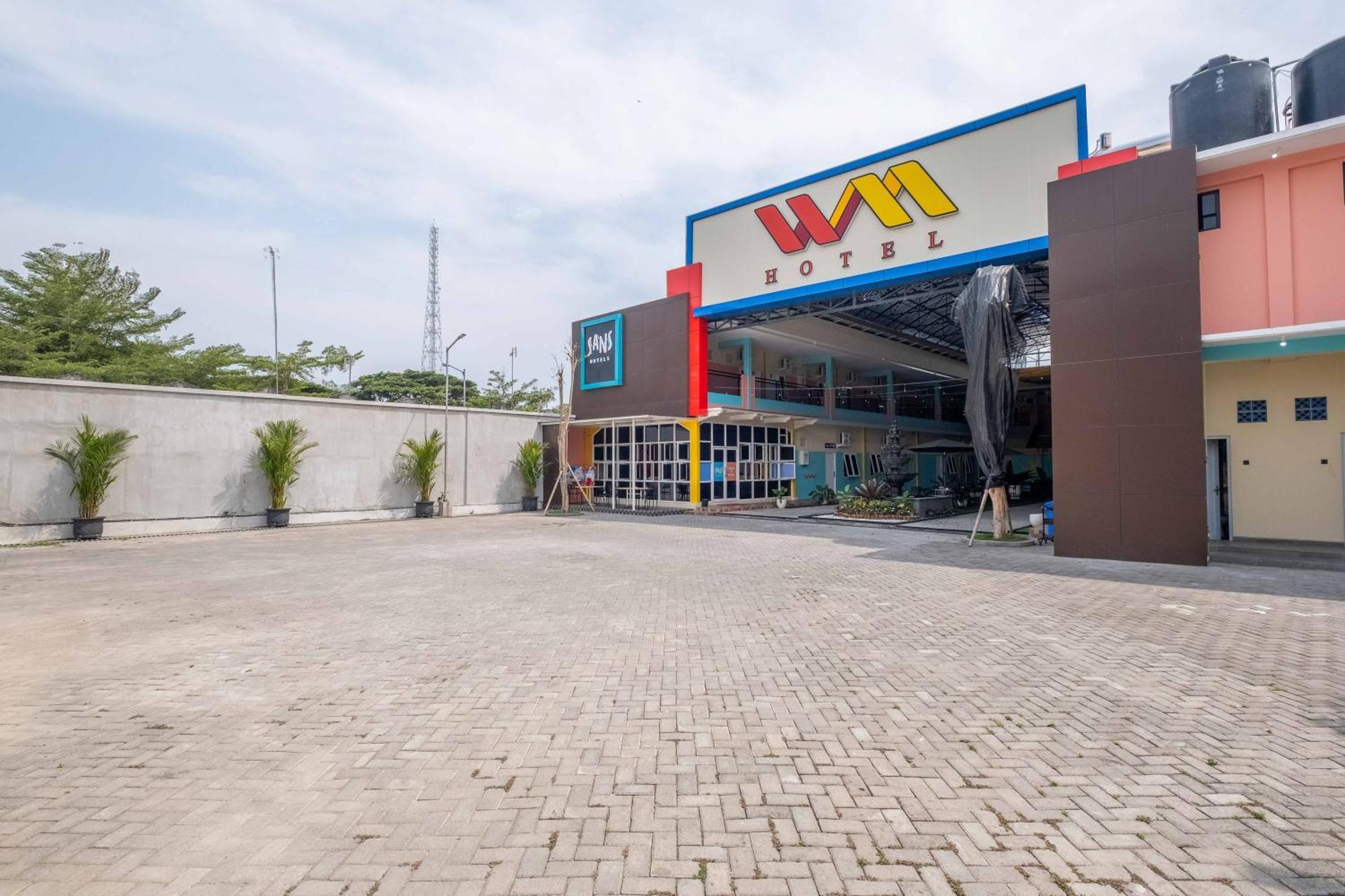 Sans Wm Hotel Blitar Exterior photo